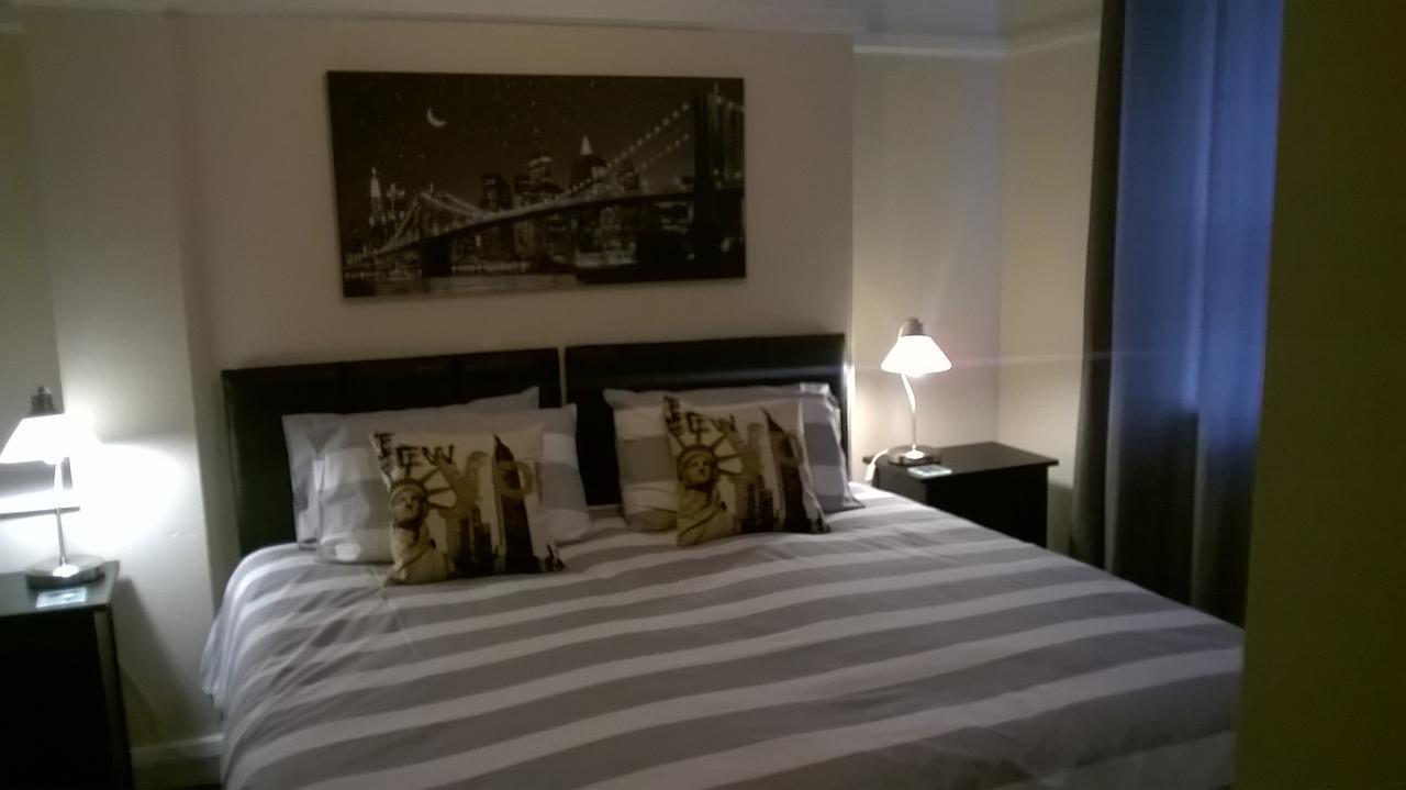 Upton Arms Hotel 庞特佛雷特 外观 照片