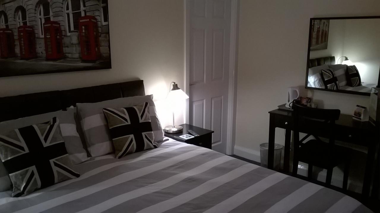 Upton Arms Hotel 庞特佛雷特 外观 照片