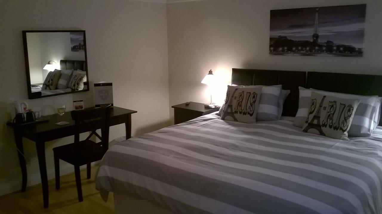 Upton Arms Hotel 庞特佛雷特 外观 照片