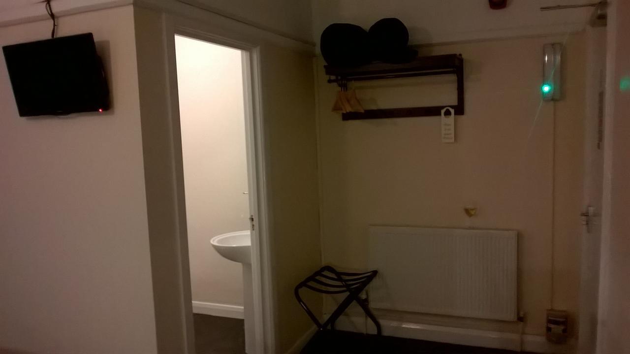 Upton Arms Hotel 庞特佛雷特 外观 照片