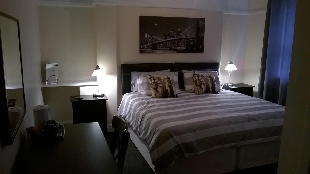 Upton Arms Hotel 庞特佛雷特 外观 照片